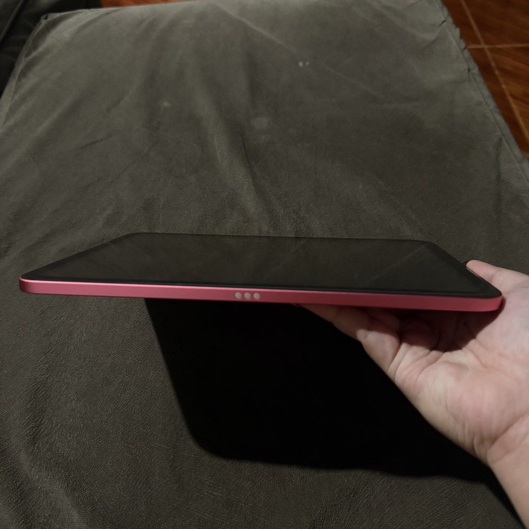 Apple iPad 11th Gen A16 128gb (Wifi) (Category: iPad) located in San Pedro. Submitted by reginegaan_ (Listing ID 1462586291, Image 2). Description: Apple iPad 11th Gen A16 128gb (Wifi) - Original/Legit - Like Brand New Condition (July 2026 lang pinurchase and di masyado ginamit) - 1st owner, alagang alaga. - For sale only. - No swap/trade. - No issues, all working. - All complete package. Inclusions: 1. iPad unit 2. Original Box 3. Original charg