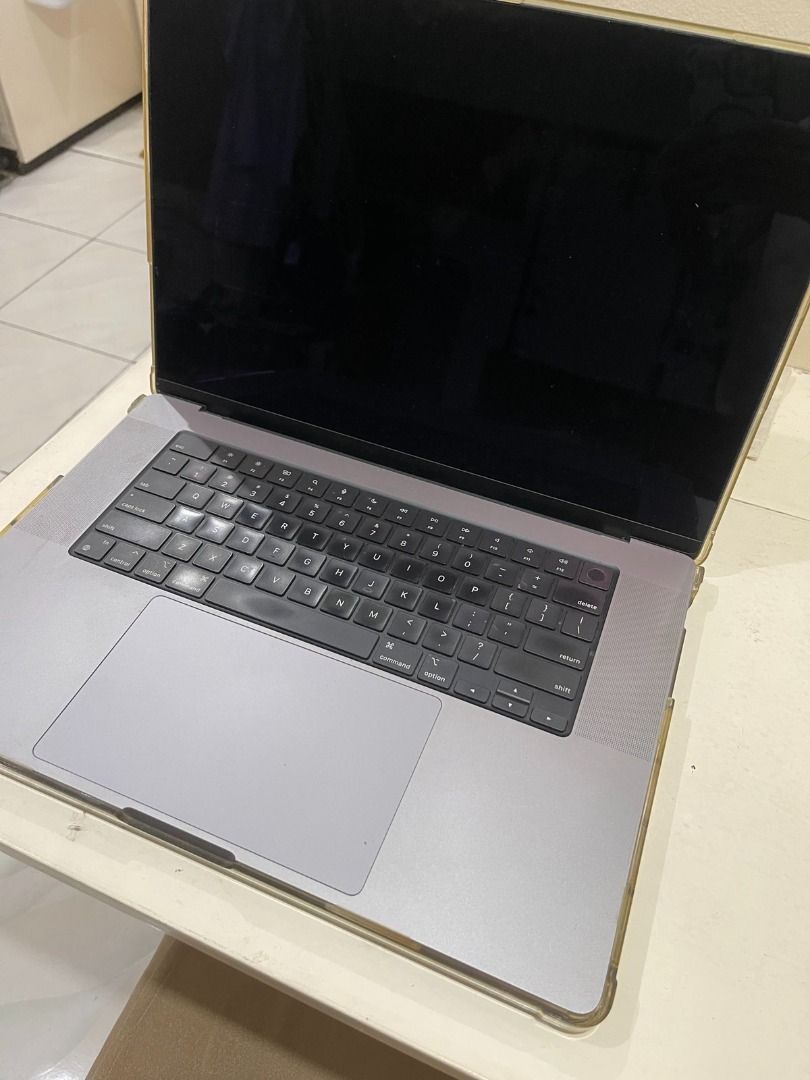 Apple MacBook Pro 16-inch (Category: Laptops & Notebooks) located in Quezon City. Submitted by mac.r (Listing ID 1462604045, Image 1). Description: - MacBook Pro 16-inch - 16GB - Updated iOS - Ideal for work and creative projects, designer - Includes original charger - From the US (2021) - with hard casing - no box RFS: not using.