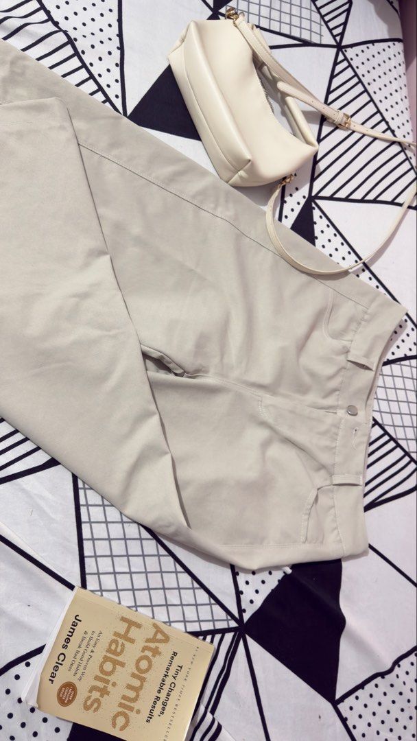 Apricot (Category: Jeans) located in Tarlac. Submitted by mowmmof2 (Listing ID 1462604001, Image 3). Description: Good as new. Worn once..