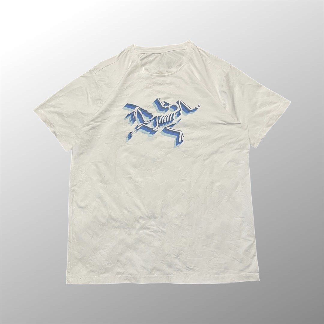 Arc'teryx T-shirt Skeleton Logo White (Category: Tshirts & Polo Shirts ) located in Munoz. Submitted by bb_jimbo0 (Listing ID 1462624894, Image 1). Description: - White Arc'teryx t-shirt - Features iconic skeleton logo graphic - Made in Vietnam - Tag: ARCC-Z-2019050048 - Ideal for casual wear and outdoor activities.