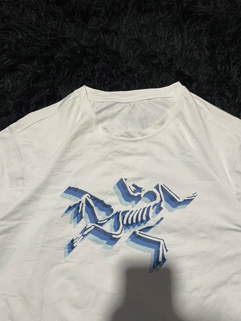 Arc'teryx T-shirt Skeleton Logo White (Category: Tshirts & Polo Shirts ) located in Munoz. Submitted by bb_jimbo0 (Listing ID 1462624894, Image 3). Description: - White Arc'teryx t-shirt - Features iconic skeleton logo graphic - Made in Vietnam - Tag: ARCC-Z-2019050048 - Ideal for casual wear and outdoor activities.