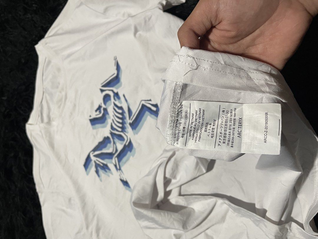 Arc'teryx T-shirt Skeleton Logo White (Category: Tshirts & Polo Shirts ) located in Munoz. Submitted by bb_jimbo0 (Listing ID 1462624894, Image 2). Description: - White Arc'teryx t-shirt - Features iconic skeleton logo graphic - Made in Vietnam - Tag: ARCC-Z-2019050048 - Ideal for casual wear and outdoor activities.