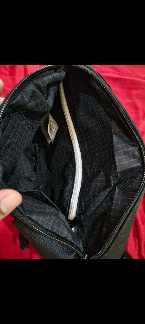 Arc'teryx Waist Bag Black (Category: Luxury Bags & Wallets) located in Cebu City. Submitted by dediosmark83726 (Listing ID 1462527667, Image 3). Description: - Black Arc'teryx waist bag - Main compartment and smaller front pocket - Breathable mesh back - Adjustable strap for a comfortable fit - Ideal for carrying essentials on the go - Great for everyday use or travel.