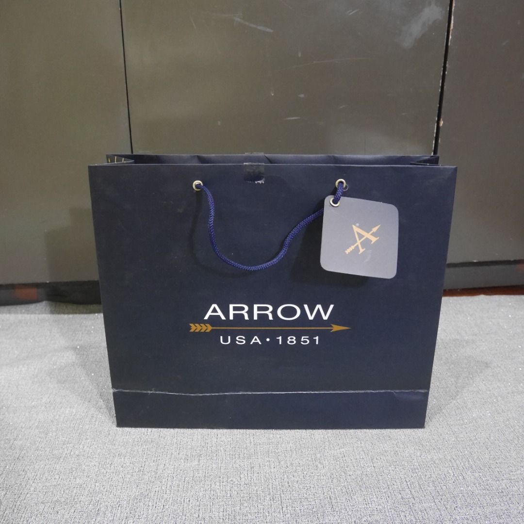 Arrow Paper Bag with gift tag (Category: Other Stationery & Craft) located in Valenzuela. Submitted by cletini (Listing ID 1462629530, Image 1). Description: Condition Statement (Very Important): • Authentic: Guaranteed 100% original. • Swipe photos for paper bag size • The paper bag was used only once to transport the purchased item. • Condition : Please see photos for actual item and condition. • Transparency: I have inspected the bag and taken