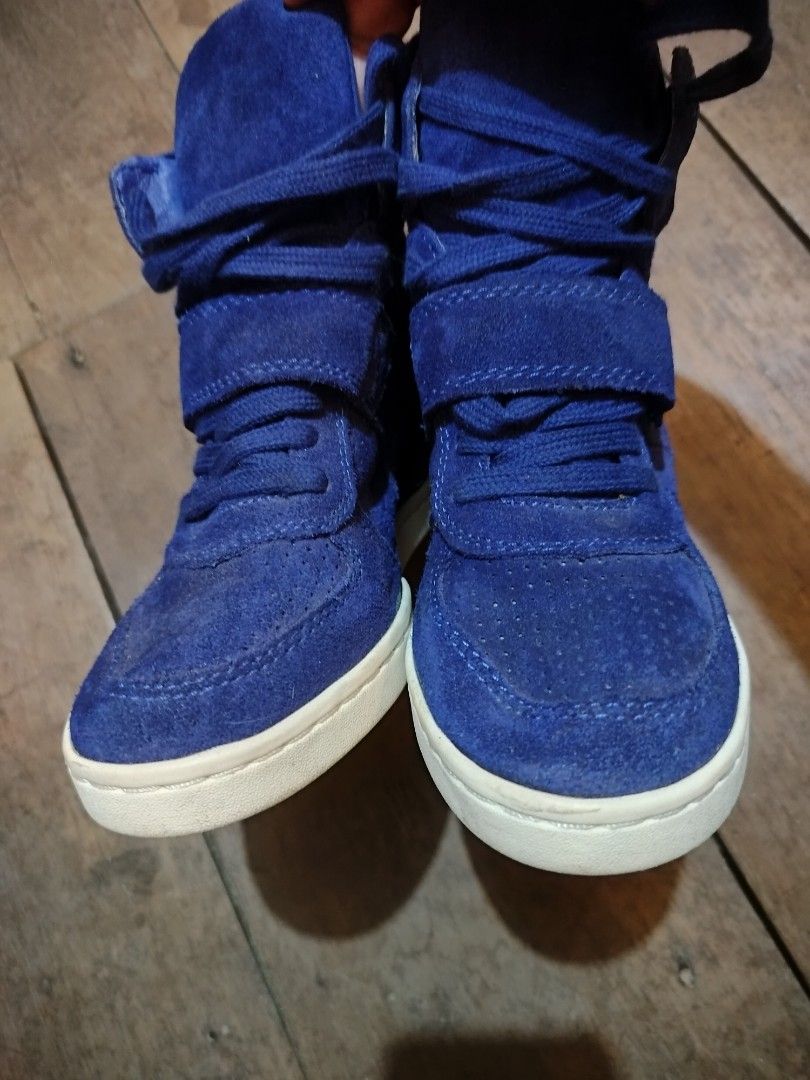 Ash sneakers size 37 (Category: Boots) located in Valencia. Submitted by thriftpingniever (Listing ID 1462585410, Image 3). Description: ASH Sneakers Size 37 almost new condition.