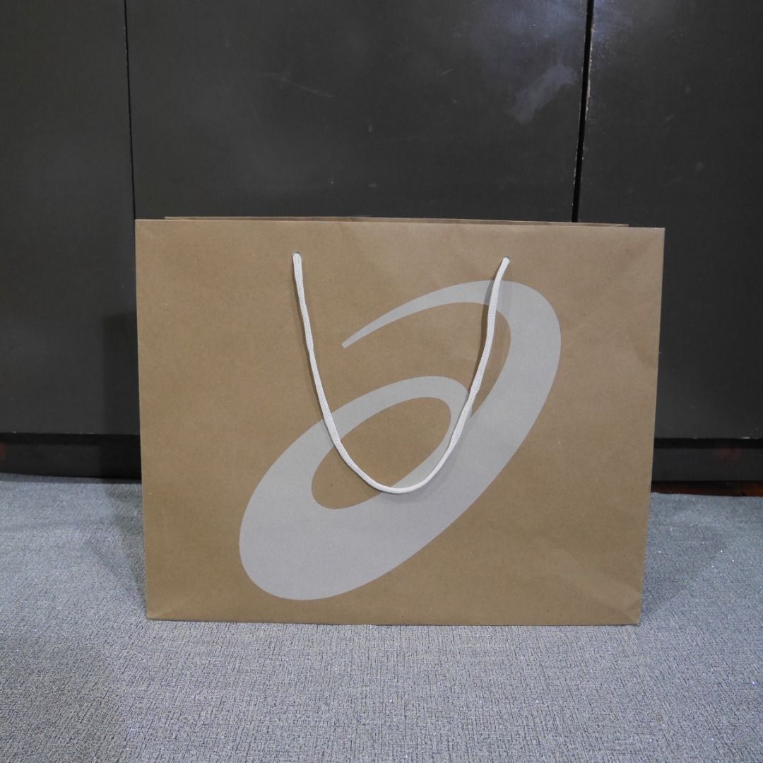Asics Paper Bag – (Category: Other Stationery & Craft) located in Valenzuela. Submitted by cletini (Listing ID 1462622369, Image 1). Description: Could fit: 1 shoe box Condition Statement (Very Important): Swipe photos for size and condition Authentic: Guaranteed 100% original. • Swipe photos for paper bag size • The paper bag was used only once to transport the purchased item. • Condition Assurance: It is in overall good condition. • Transparenc