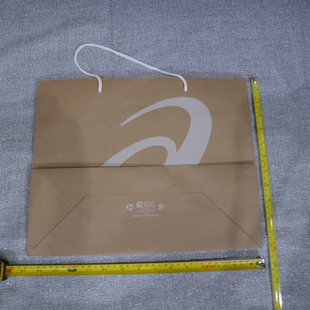 Asics Paper Bag – (Category: Other Stationery & Craft) located in Valenzuela. Submitted by cletini (Listing ID 1462622369, Image 3). Description: Could fit: 1 shoe box Condition Statement (Very Important): Swipe photos for size and condition Authentic: Guaranteed 100% original. • Swipe photos for paper bag size • The paper bag was used only once to transport the purchased item. • Condition Assurance: It is in overall good condition. • Transparenc
