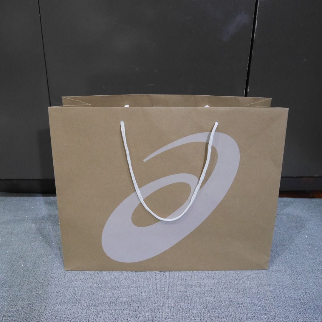 Asics Paper Bag – (Category: Other Stationery & Craft) located in Valenzuela. Submitted by cletini (Listing ID 1462622369, Image 2). Description: Could fit: 1 shoe box Condition Statement (Very Important): Swipe photos for size and condition Authentic: Guaranteed 100% original. • Swipe photos for paper bag size • The paper bag was used only once to transport the purchased item. • Condition Assurance: It is in overall good condition. • Transparenc