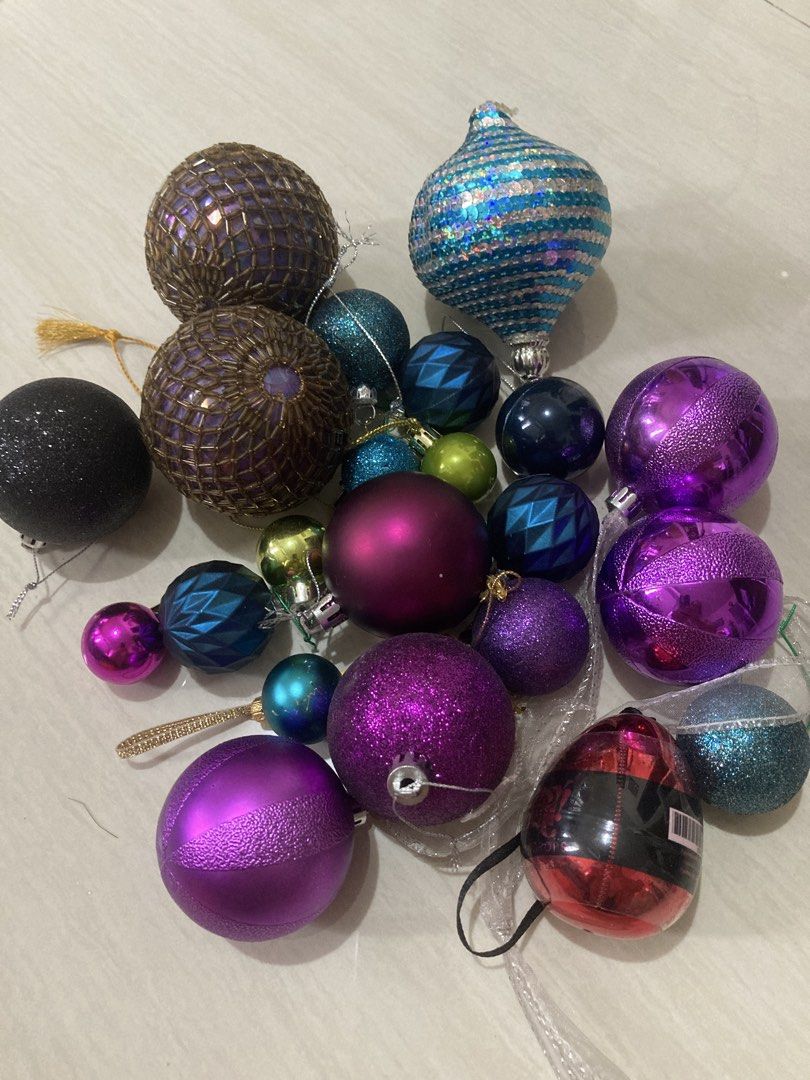 Assorted Christmas Ornaments - Baubles, Figurines, and More (Category: Other Home Decor) located in Valenzuela. Submitted by theaveqc04360 (Listing ID 1462592371, Image 1). Description: - Large collection of Christmas ornaments available. - Includes a variety of baubles in different sizes, colors, and finishes (glitter, matte, metallic). - Also features decorative figurines and hanging ornaments. - Ideal for decorating your Christmas tree or home