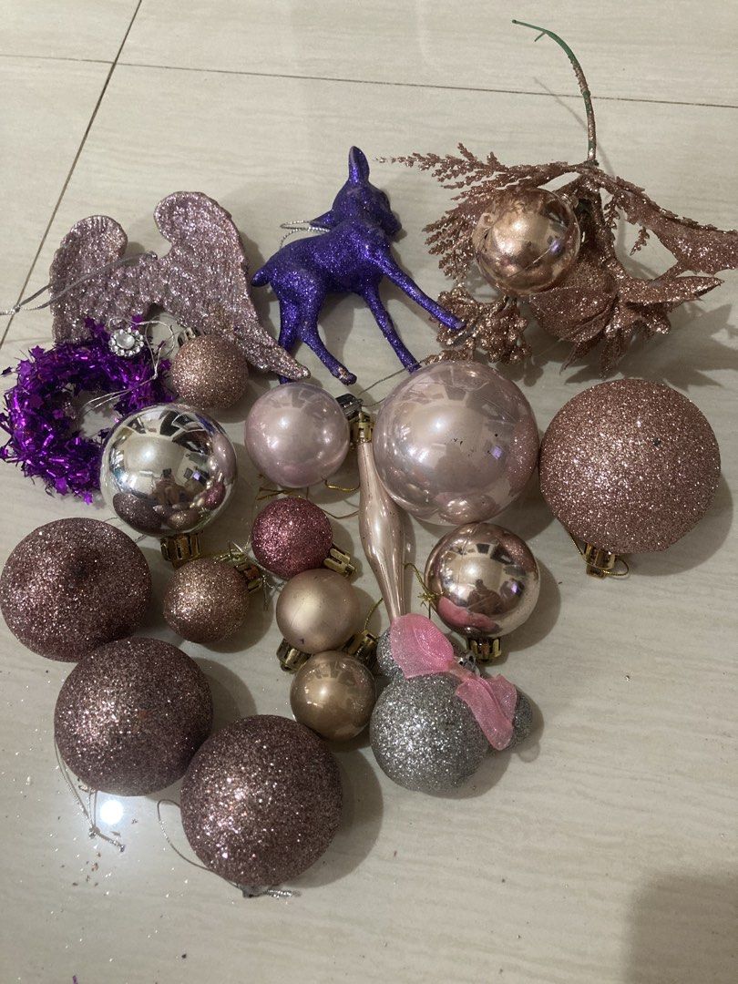 Assorted Christmas Ornaments - Baubles, Figurines, and More (Category: Other Home Decor) located in Valenzuela. Submitted by theaveqc04360 (Listing ID 1462592371, Image 2). Description: - Large collection of Christmas ornaments available. - Includes a variety of baubles in different sizes, colors, and finishes (glitter, matte, metallic). - Also features decorative figurines and hanging ornaments. - Ideal for decorating your Christmas tree or home