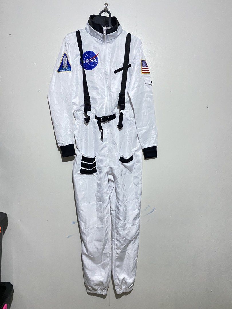 ASTRONAUT CAREER COSTUME (Category: Babies & Kids Fashion) located in La Trinidad. Submitted by snowsnow_18 (Listing ID 1462594846, Image 1). Description: CAREER COSTUME - ASTRONAUT SMALL - SEMI MED / TEENS no flaws , washed & ready to washed from for rent collections P850 📩.