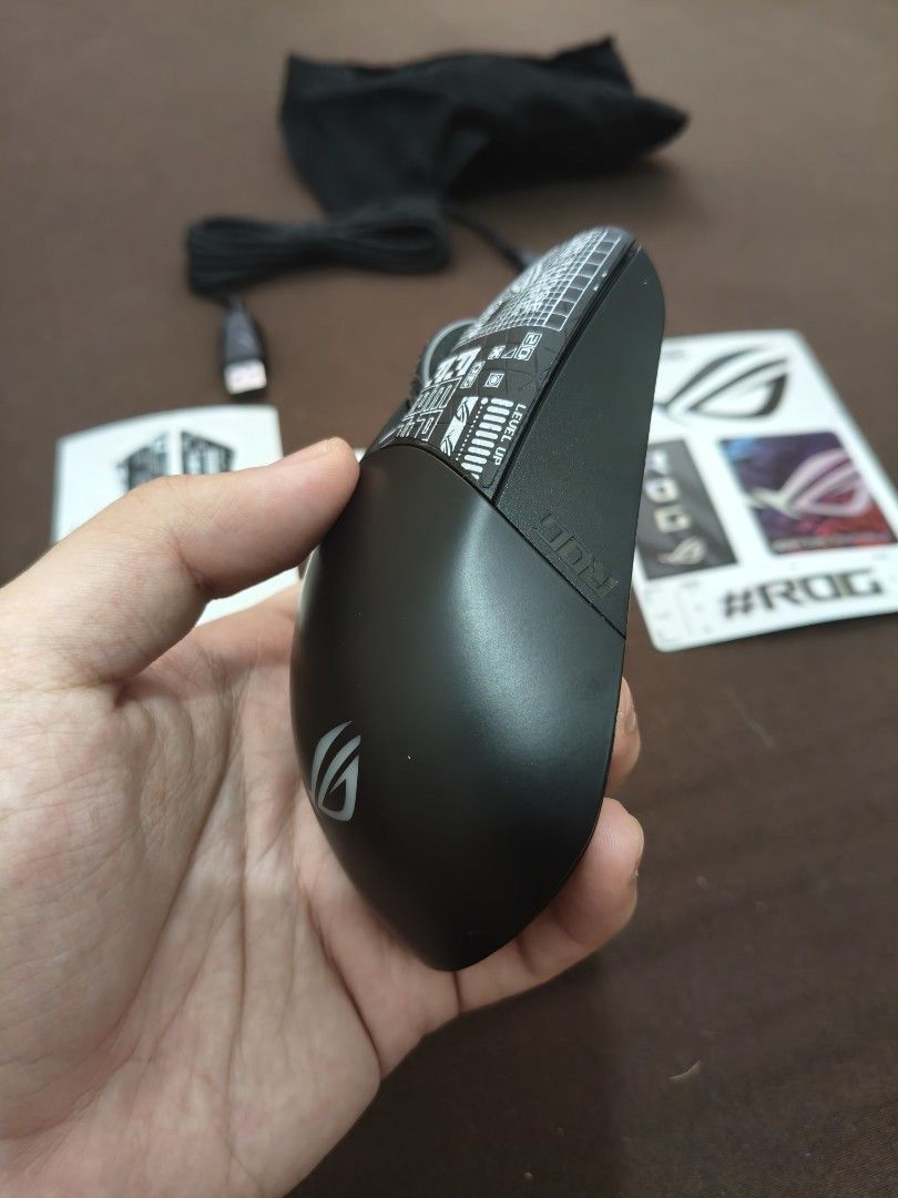 ASUS ROG KERIS WIRELESS MOUSE (Category: Mouse & Mousepads) located in Minglanilla. Submitted by sahagunmotmot (Listing ID 1462589671, Image 3). Description: Solid condition, hindi nagamit bought for 4k + 2k plus sf nalang.