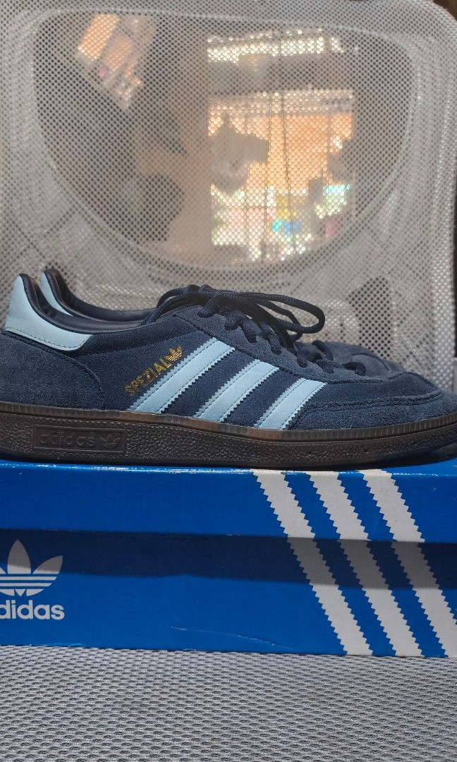 Authentic Adidas Spezial Collegiate Navy (Category: Casual Shoes) located in Manila. Submitted by puremountain-b03f (Listing ID 1462442105, Image 2). Description: Authentic Adidas Spezial Collegiate Navy Colorway (Size 9 US) Lightly Used Still a clean pair and good condition RFS: Decluttering.