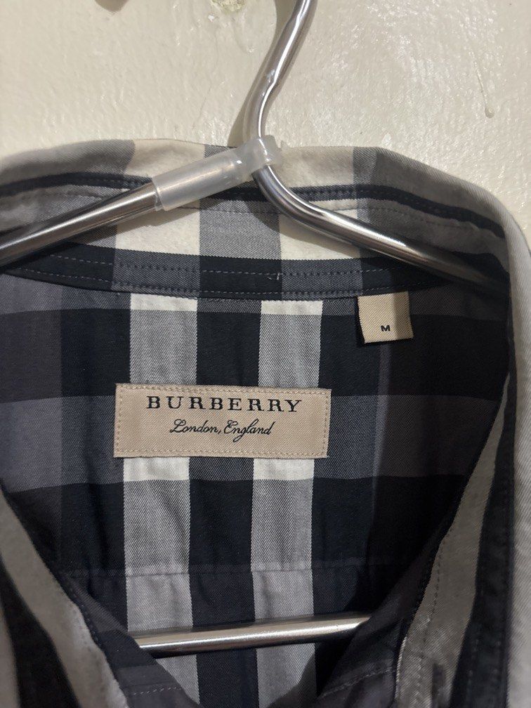 Authentic Burberry Polo (Category: Tshirts & Polo Shirts ) located in Muntinlupa City. Submitted by owrayttttt (Listing ID 1462544678, Image 2). Description: - Authentic Burberry Polo - Medium on tag - Actual Dimes is 21x27 - Complete tags - Free shipping via j&t.
