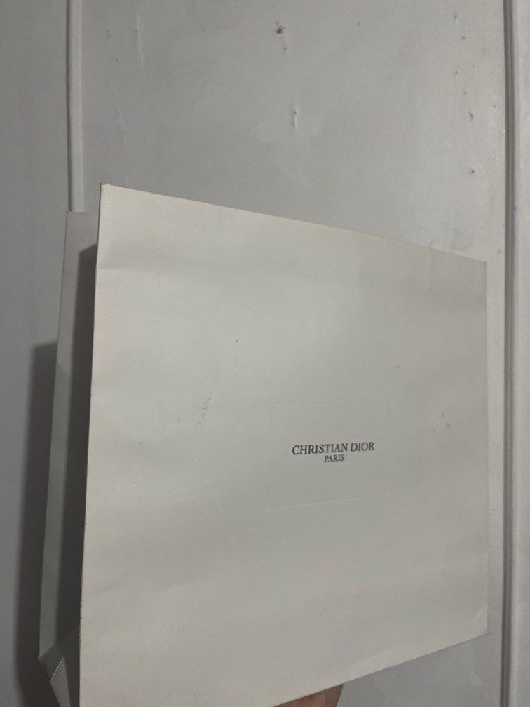 AUTHENTIC CHRISTIAN DIOR LA PRIVEE PAPERBAG LARGE (Category: Gift Baskets & Hampers) located in Makati City. Submitted by girlydy (Listing ID 1462638540, Image 2). Description: .