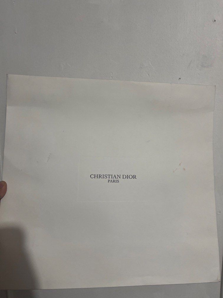 AUTHENTIC CHRISTIAN DIOR LA PRIVEE PAPERBAG LARGE (Category: Gift Baskets & Hampers) located in Makati City. Submitted by girlydy (Listing ID 1462638540, Image 1). Description: .