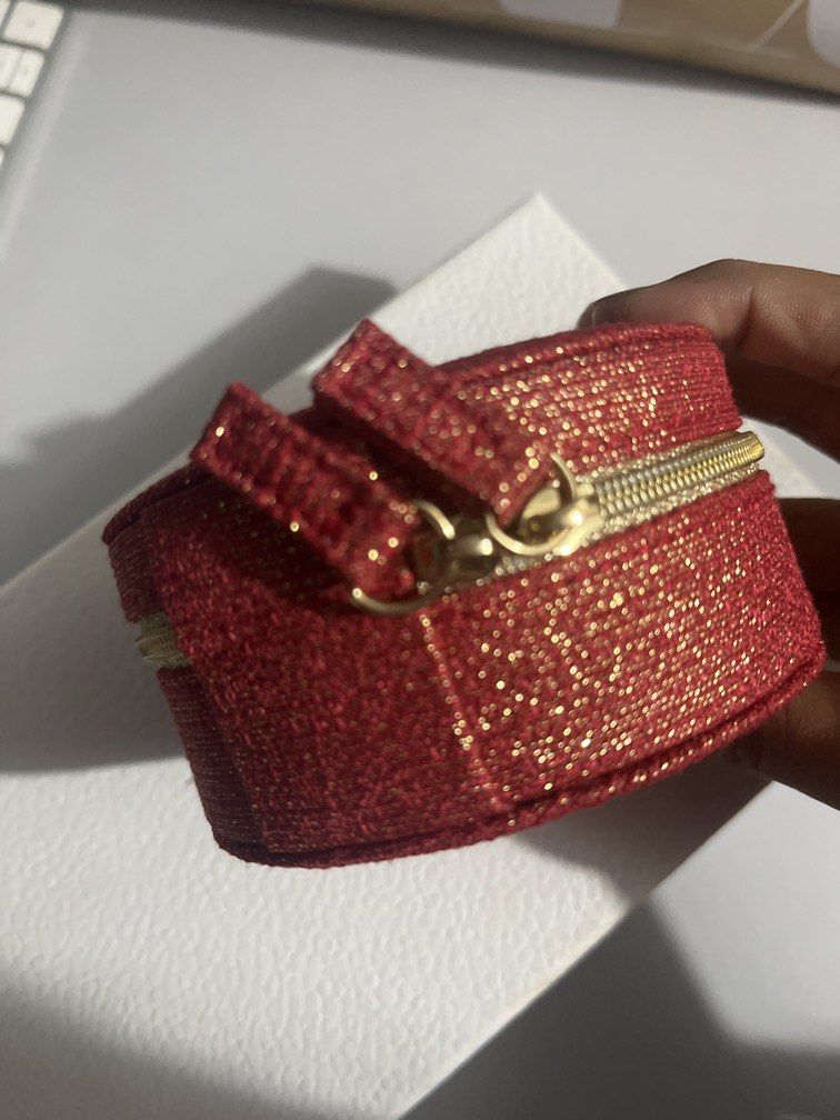AUTHENTIC CHRISTIAN DIOR VIP GIFT COSMETIC CASE (Category: Accessory Holder, Box & Organizers) located in Makati City. Submitted by girlydy (Listing ID 1462639537, Image 3). Description: -LEGIT CDIOR 100% -GIFT (VIP CLIENT) -DOESN’T INCLUDE DIOR BOX.