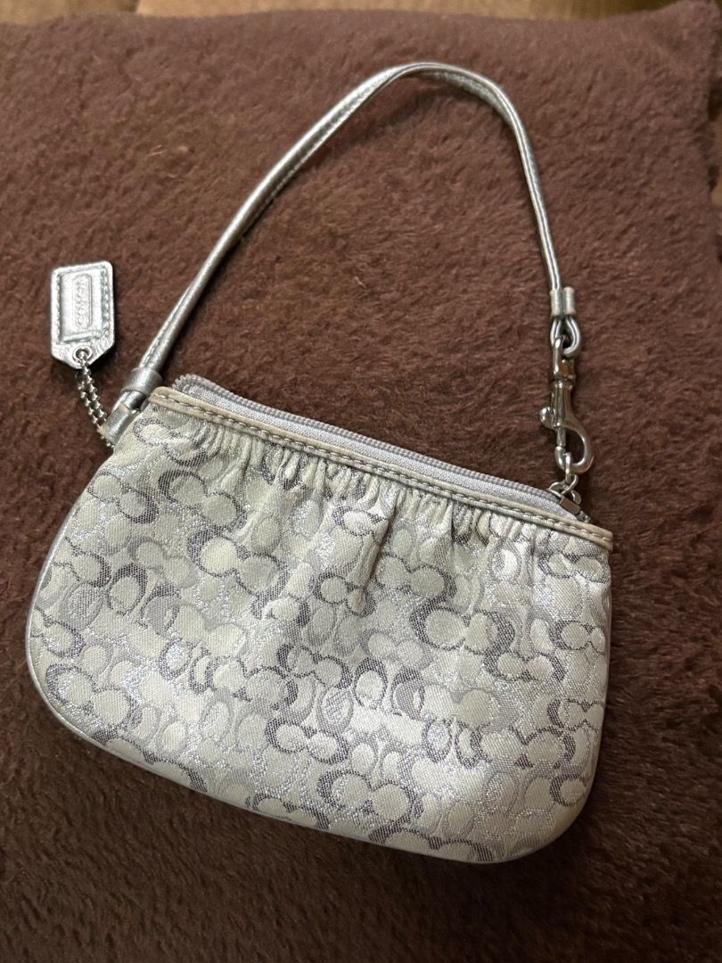 Authentic Coach Silver Wristlet (Category: Wallets & Card holders) located in Valenzuela. Submitted by lunalovegooddddd (Listing ID 1462551693, Image 2). Description: Coach Silver Wristlet - Good Condition - Clean inside and outside - Minimal Leather Fadings.