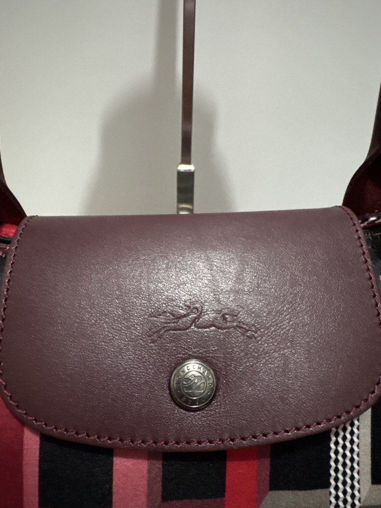 Authentic Longchamp Le Pliage Artwalk Tote Bag (Category: Shoulder Bags) located in Subic. Submitted by dear.jeveaph (Listing ID 1462598096, Image 3). Description: Authentic Longchamp Le Pliage Artwalk Medium Tote Bag - No issues outside - Pen marks and dirt stain inside the bag. See photos for reference. - Signs of use on corners Friendly reminder: This is a preloved bag. Please manage your expectations. If you want a flawless bag, buy one in th
