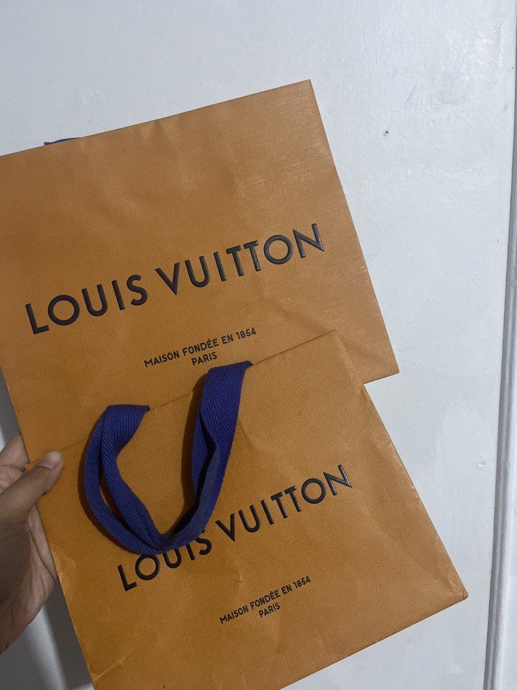 AUTHENTIC LOUIS VUITTON PAPERBAGS TAKE BOTH (Category: Gift Baskets & Hampers) located in Makati City. Submitted by girlydy (Listing ID 1462637832, Image 1). Description: .