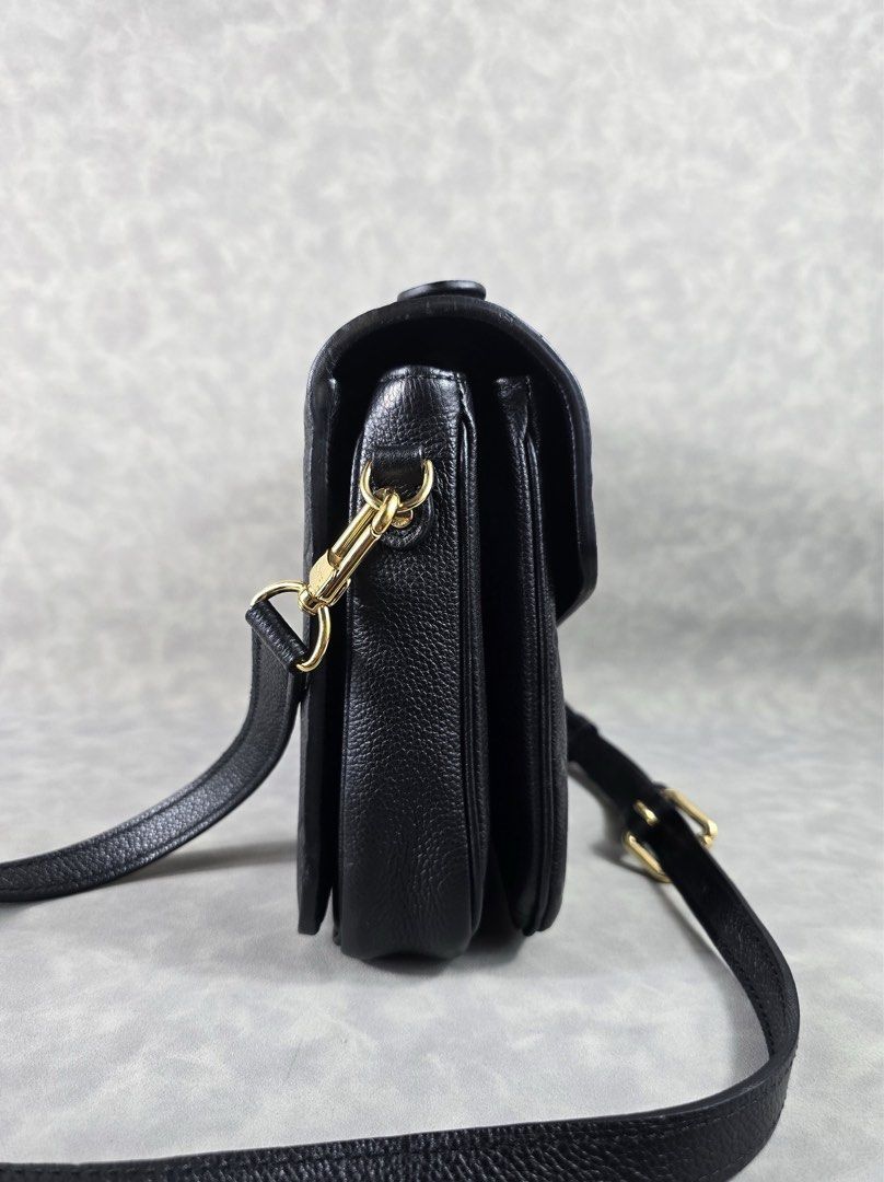 Authentic Louis Vuitton Pochette Metis Empreinte (Category: Luxury Bags & Wallets) located in Taguig. Submitted by luxchelry (Listing ID 1462585224, Image 3). Description: Pochette Metis Empreinte ♦️Comes with detachable strap, dustbag, box and paperbag ♦️9.5/10 ♦️Any discoloration is due to lighting only. ✨️P78000✨️ 📍Taguig All items are 100% authentic. Money back guarantee if the item is proven fake. Disclaimer: All product names, logos, brand