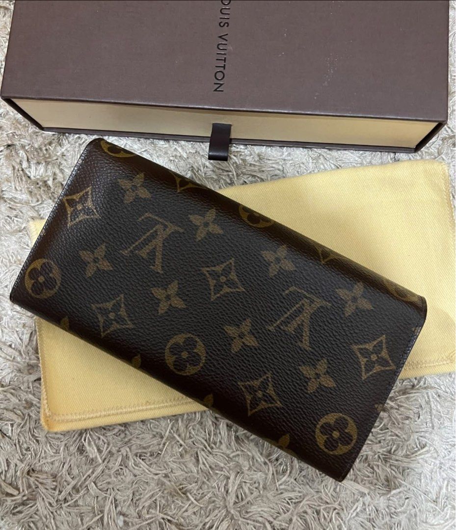 Authentic Louis Vuitton Sarah Wallet (Category: Luxury Bags & Wallets) located in Pasig City. Submitted by sheyfabph (Listing ID 1462462905, Image 3). Description: Authentic LV Sarah Wallet Monogram Rank a minimal signs of use With dustbag box 15k.