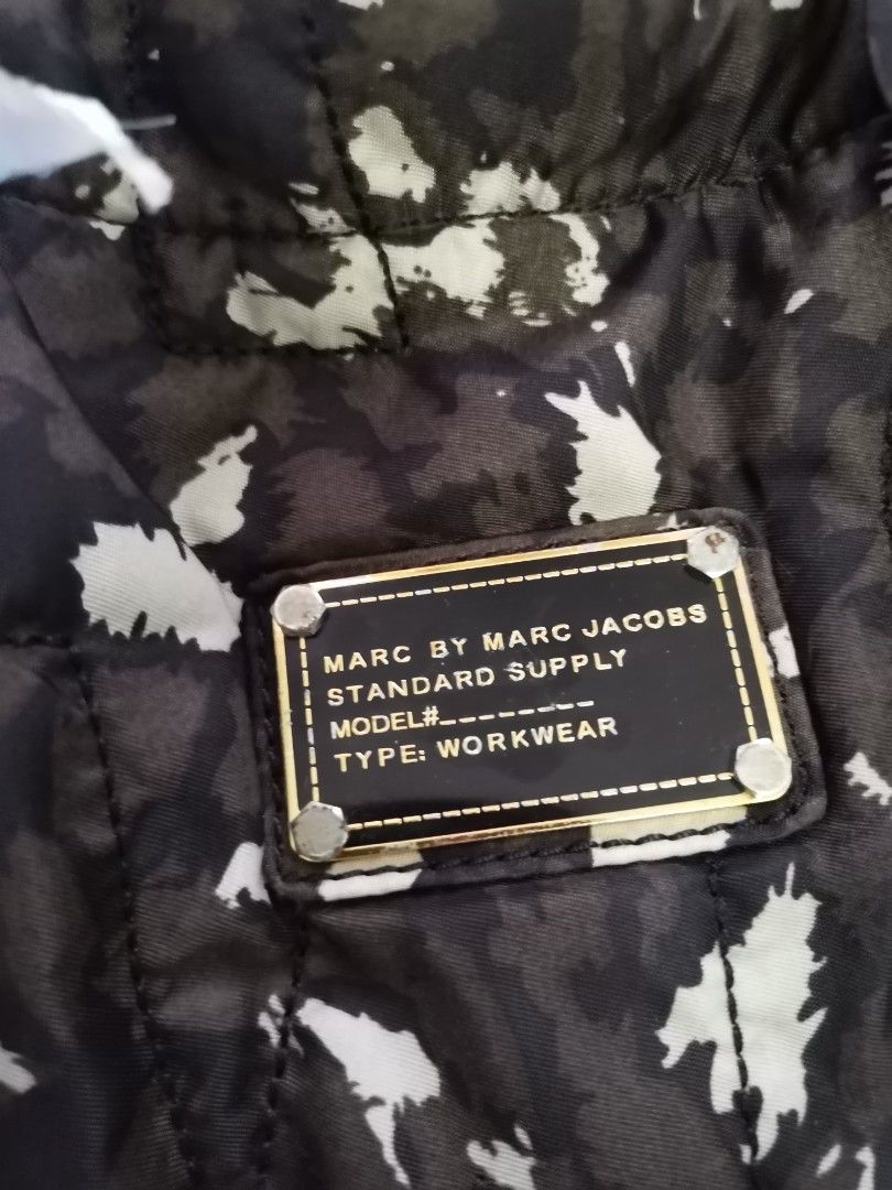 Authentic Marc Jacobs (Category: Shoulder Bags) located in Quezon City. Submitted by closetnikikay (Listing ID 1462443940, Image 3). Description: .