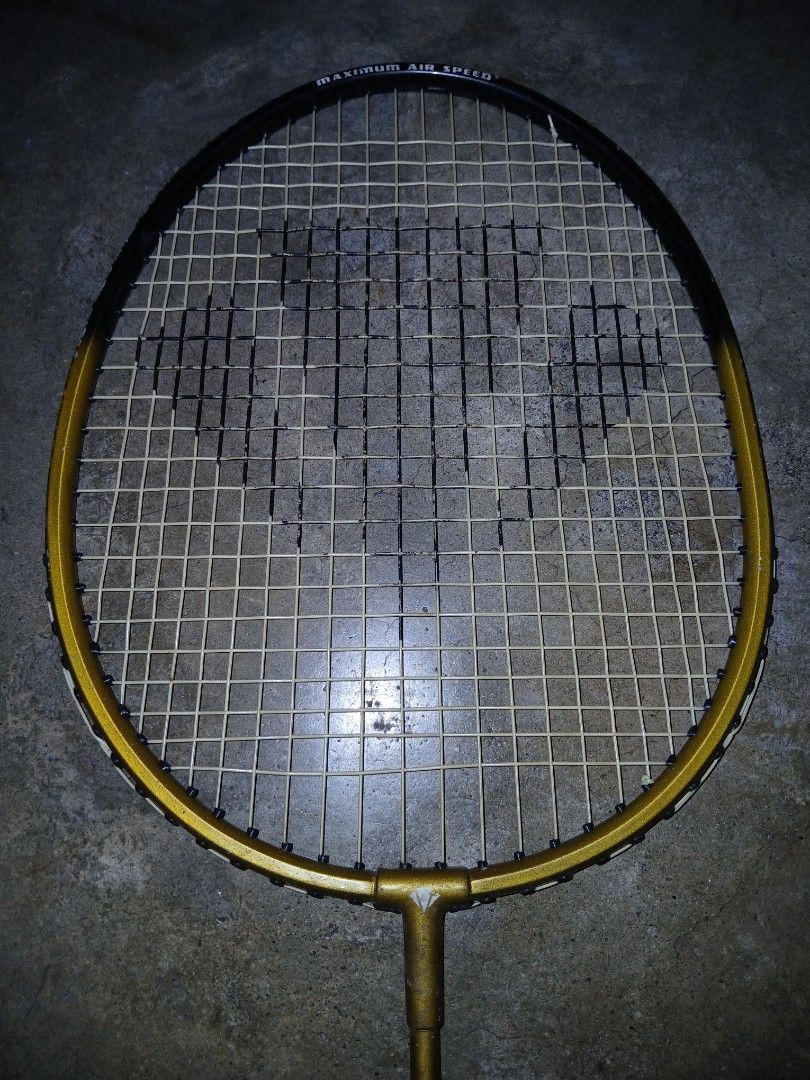 Badminton Racket (Category: Racket and Ball Sports) located in Quezon City. Submitted by jsnfp (Listing ID 1448267285, Image 3). Description: 📌Yonex Isometric 22 Aerobox Variframe 1500 📌Wilson Match 3000 1000 📌Carlton 70 Maximum Airspeed 1000.