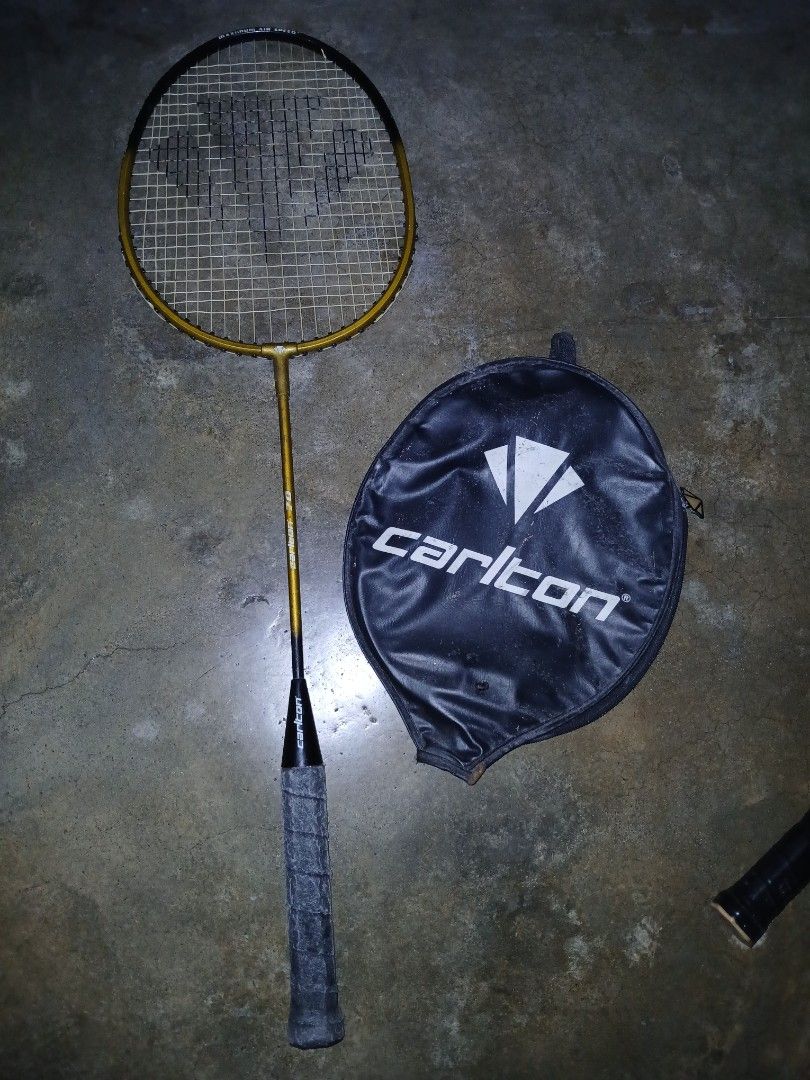 Badminton Racket (Category: Racket and Ball Sports) located in Quezon City. Submitted by jsnfp (Listing ID 1448267285, Image 2). Description: 📌Yonex Isometric 22 Aerobox Variframe 1500 📌Wilson Match 3000 1000 📌Carlton 70 Maximum Airspeed 1000.