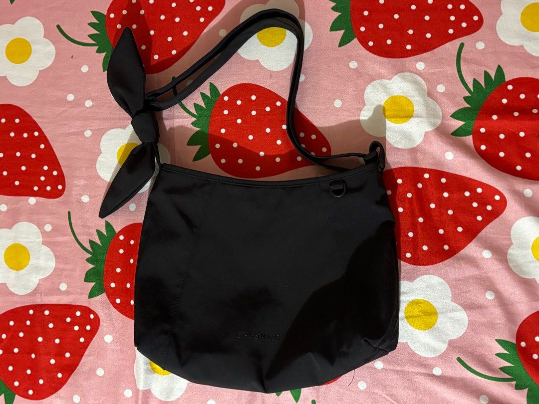Bagsmart Ribbon Black (Category: Tote Bags) located in San Juan City. Submitted by prelaabthings (Listing ID 1462596302, Image 2). Description: Shipping via JnT and Lalamove It fits Ipad 10.9” Charm holder :) Compartments ✅ Keyholder ✅ Stylish ✅ Like New! Labubu charm not included hehe! .