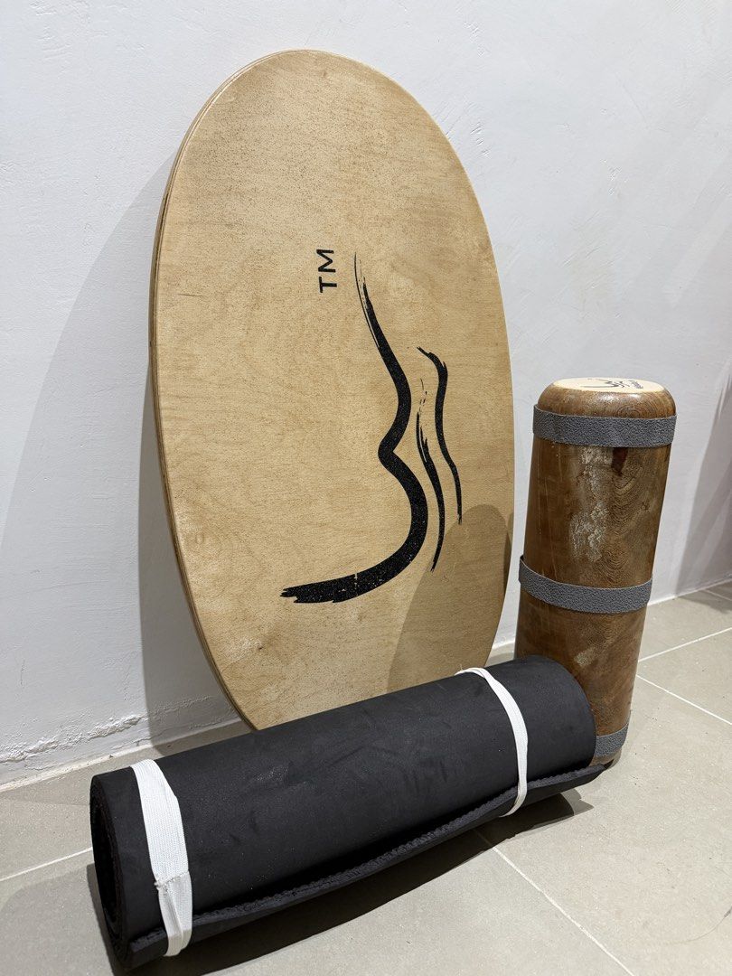 Balbo Balance Board (Category: Toning & Stretching Accessories) located in Manila. Submitted by shaz.sl (Listing ID 1462555464, Image 2). Description: minor issue: rubber bands are a bit warped but still usable rfs: decluttering.