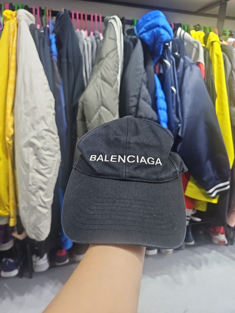 Balenciaga hat (Category: Caps & Hats) located in Baguio. Submitted by kayeonlineshop (Listing ID 1462548168, Image 1). Description: -Balenciaga Black Hat.