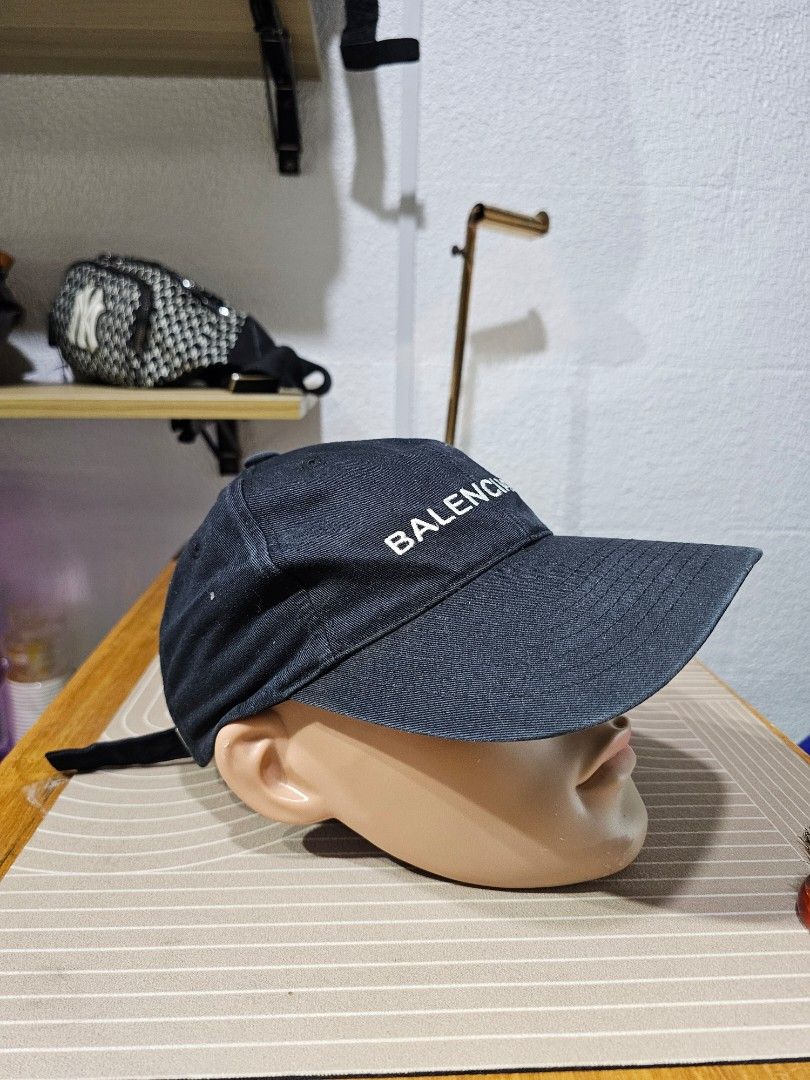 Balenciaga hat (Category: Caps & Hats) located in Baguio. Submitted by kayeonlineshop (Listing ID 1462548168, Image 2). Description: -Balenciaga Black Hat.