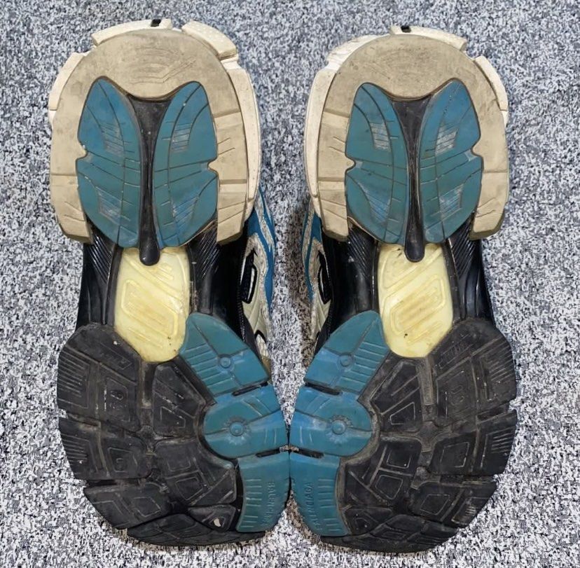BALENCIAGA RUNNER BLUE (Category: Casual Shoes) located in Quezon City. Submitted by semantaryrave (Listing ID 1462630265, Image 3). Description: Balenciaga runner blue Size 43 Need wash Issue scratch (Eu- 43/ Us- 10 /Uk- 9).