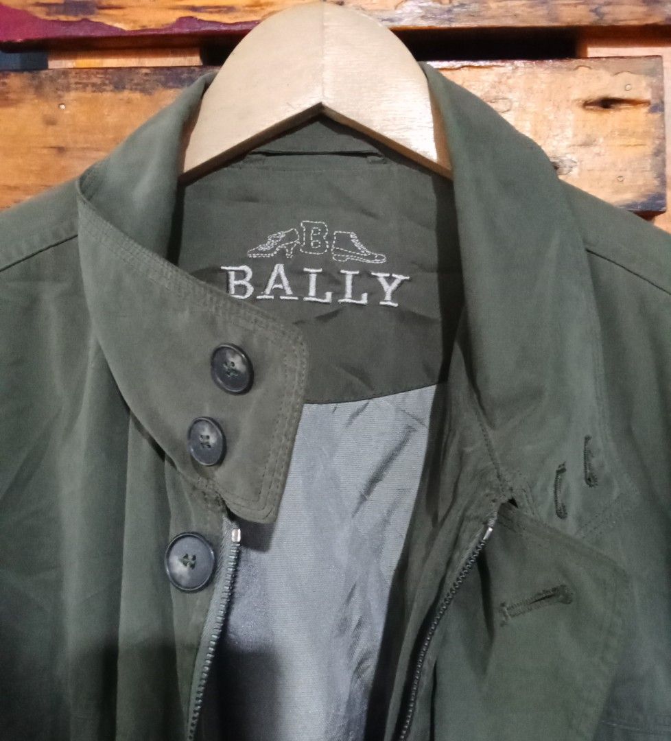 Bally Classic Olive Green Premium Swiss Jacket (Category: Coats, Jackets and Outerwear) located in Caloocan City. Submitted by calmcat_6fd4f7 (Listing ID 1462662290, Image 3). Description: - Classic olive green Bally jacket - Made in Switzerland - Zip-up front with button closure - Two front pockets - One zippered chest pocket - Elasticated cuffs and hem - Ideal for everyday wear.