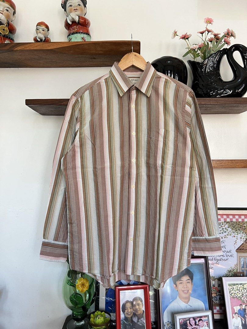 BANANA REPUBLIC VERTICAL STRIPES LONG SLEEVE (Category: Formal Shirts) located in Solano. Submitted by aljoners (Listing ID 1462607761, Image 1). Description: Size: S Width: 22 Length: 29 Color rate: 10/10 Condition: 10/10 Issue/s: None “Color may vary due to lighting”.