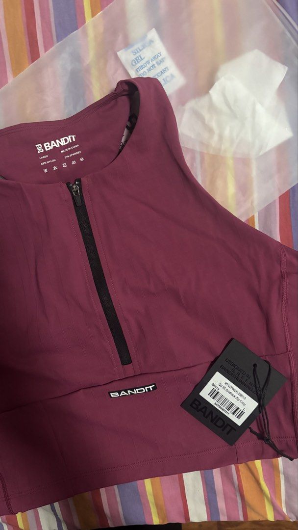 Bandit Race Crop (Category: Activewear) located in Quezon City. Submitted by thriftandcollect (Listing ID 1462550837, Image 3). Description: for all the runner girlies!! I’m selling my Bandit Zip Front Race Crop - Berry - 4 pockets !! - size L RFS: not my style :(( MOP: Gcash/BDO MOD: GGX/Grab price slightly negotiable! .