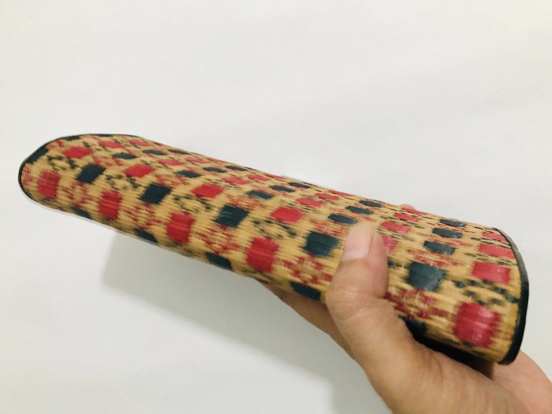 BANIG CLUTCH (Category: Clutches) located in Gamu. Submitted by 2022bagsbunny (Listing ID 1462490529, Image 2). Description: .