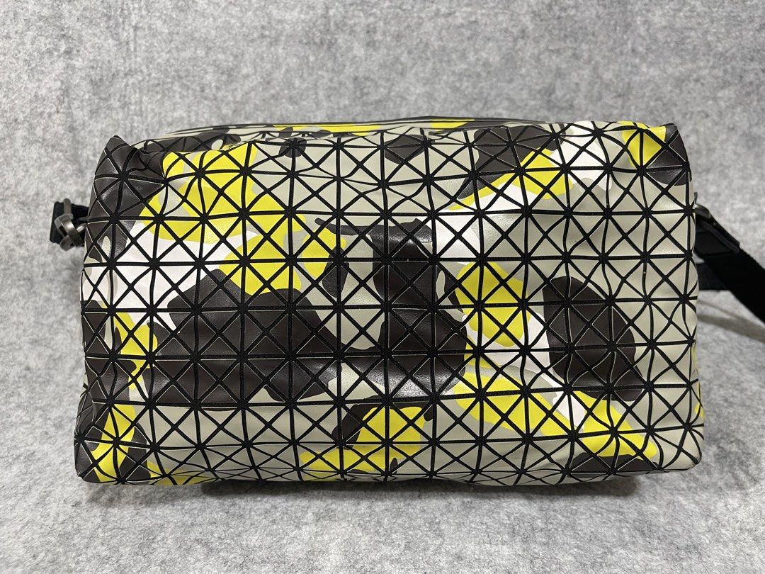 bao bao (Category: Shoulder Bags) located in Calamba. Submitted by thriftingoverload (Listing ID 1462677738, Image 3). Description: plus shipping fee.