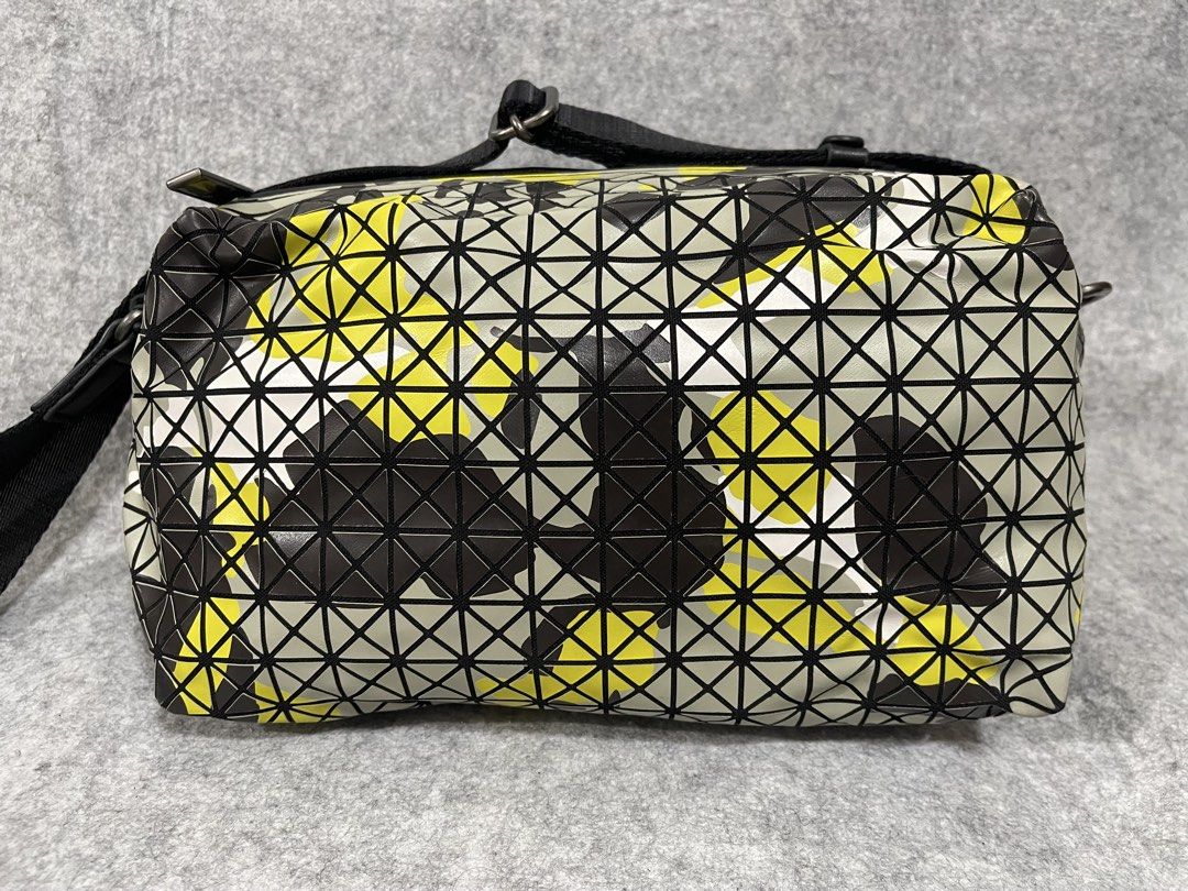 bao bao (Category: Shoulder Bags) located in Calamba. Submitted by thriftingoverload (Listing ID 1462677738, Image 2). Description: plus shipping fee.