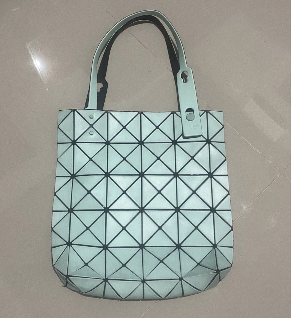 BAO BAO ISSEY MIYAKE LUCENT TOTE BAG (Category: Tote Bags) located in Davao. Submitted by ronz31 (Listing ID 1462610360, Image 3). Description: PTPA/FS BAOBAO ISSEY MIYAKE LUCENT TOTE BAG ADJUSTABLE SLING COMPLETE TAG & WASHTAG VGOOD CONDI 9/10 DM📩.