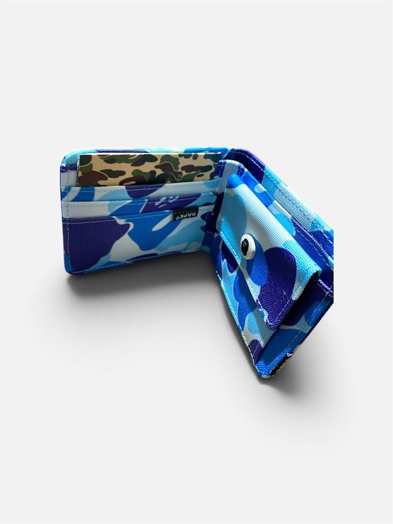 bape wallet (Category: Wallets & Card Holders) located in Imus. Submitted by bernaljoe12542 (Listing ID 1462510948, Image 1). Description: bape wallet brandnew no issue .