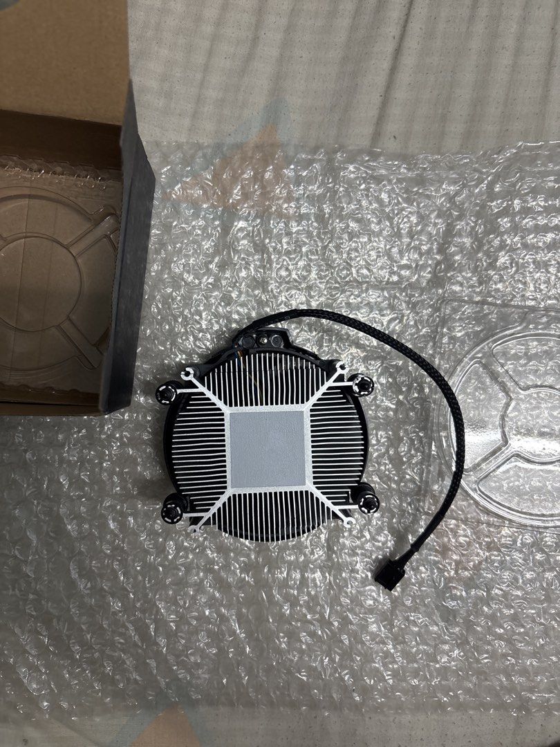 Basic AMD CPU Cooler Fan (Category: Computer Parts) located in Kuala Lumpur. Submitted by leonxv.y (Listing ID 1462528697, Image 3). Description: - AMD Stock Cooler - box is dented but i nvr used b4 i can guarantee that -if u see theres a little thumb print on the thermal paste,take note thank you.