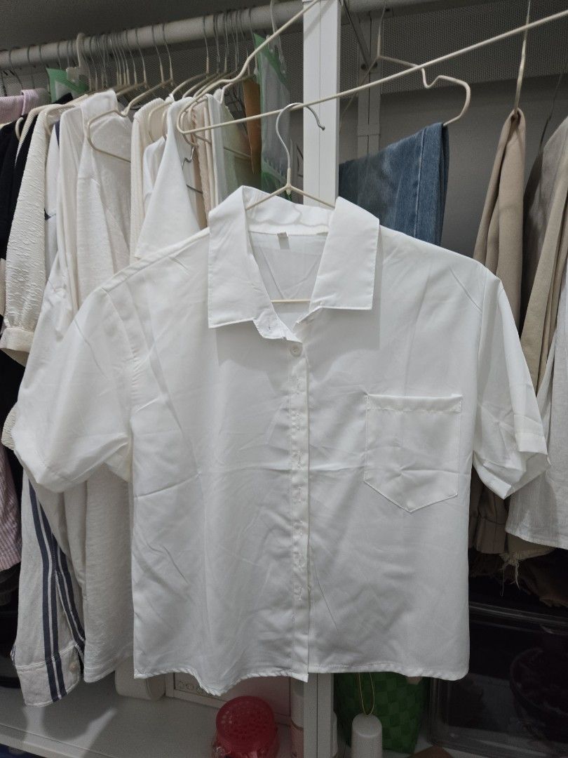 Basic White Top - Tiktok Shop (Category: Blouses) located in Agoncillo. Submitted by ariannacvii (Listing ID 1462442476, Image 1). Description: 👚 Pre-Loved Basic White Top — ₱85 I’m currently decluttering my wardrobe and letting go of some of my pre-loved clothes! 🤍 • Size: XL • Brand: Tiktok Shop • Condition: New (No Tag) • Price: ₱85 ✨ Perfect for casual, everyday outfits and easy to style! 📌 IMPORTANT NOTE: Some of my clothes have been stor