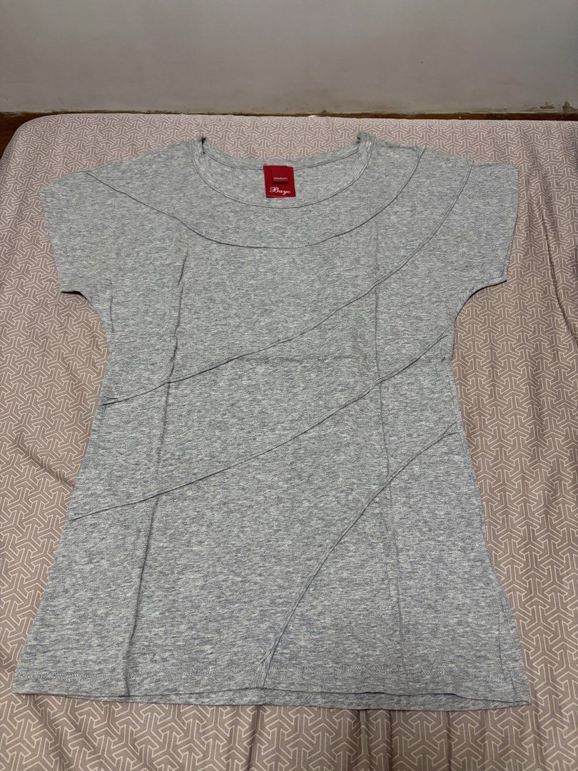 Bayo Grey T-shirt Size Medium (Category: Shirts) located in Manila. Submitted by shopmeph (Listing ID 1462648690, Image 1). Description: - Grey t-shirt from Bayo - Size Medium - Unique curved seam details on the front - Short sleeves - Comfortable for everyday wear.