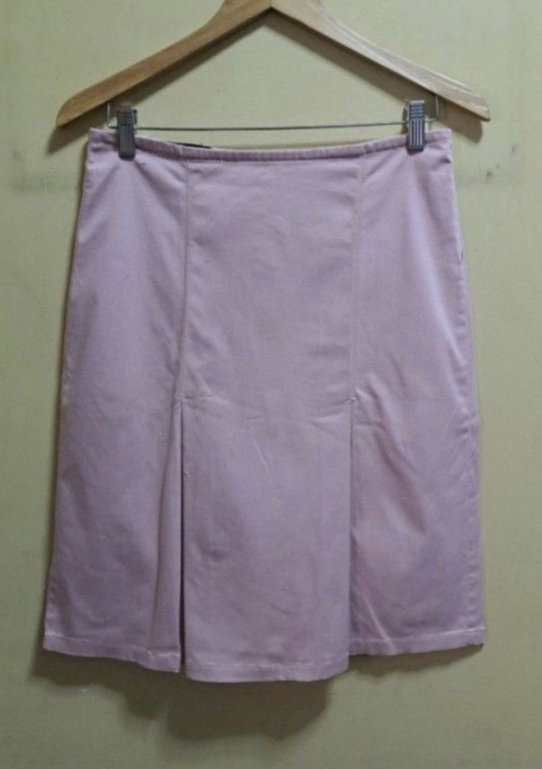 Bayo Pink Skirt (Category: Skirts) located in Manila. Submitted by thrifter_lifestyle (Listing ID 1462596368, Image 1). Description: Brand: Bayo Knee-Length, with 2 pleats in front hook and zipper enclosure at the back waist: 30 in. Actual Color: Old Rose Pink No issues 😀 RFS: Shifted to WFH, no need for office/business clothes.