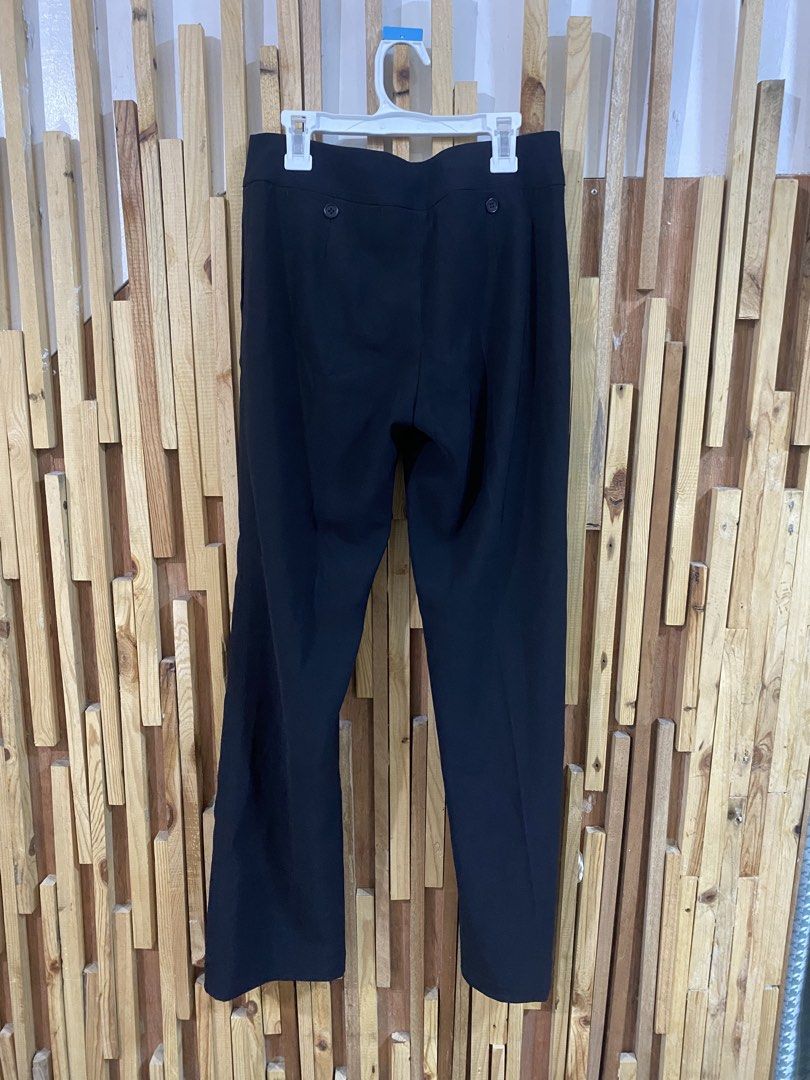 BCBGMAXAZRIA Black Trousers (Category: Other Bottoms) located in Mabalacat. Submitted by calmrabbit.ae2127 (Listing ID 1462519175, Image 2). Description: .