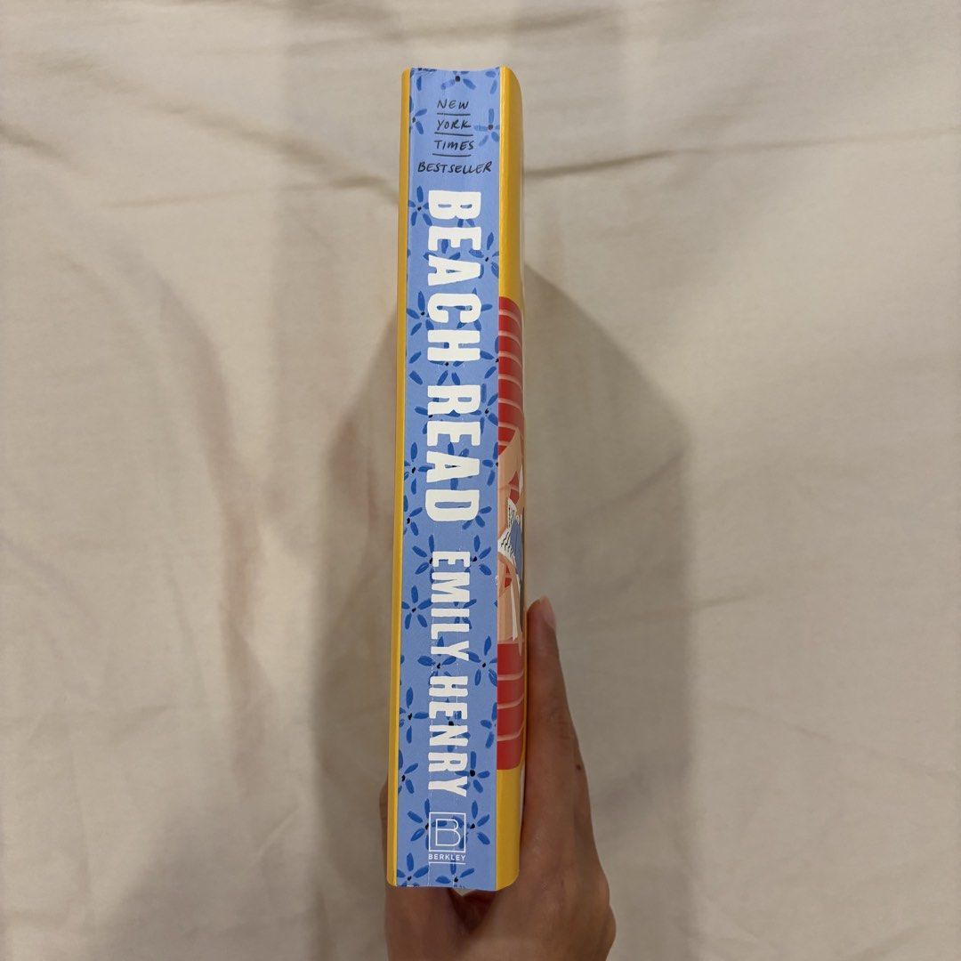 Beach Read (Emily Henry) (Category: Storybooks) located in Quezon City. Submitted by biasells (Listing ID 1462674478, Image 3). Description: -bought last june only -spine has marks (see fourth picture).