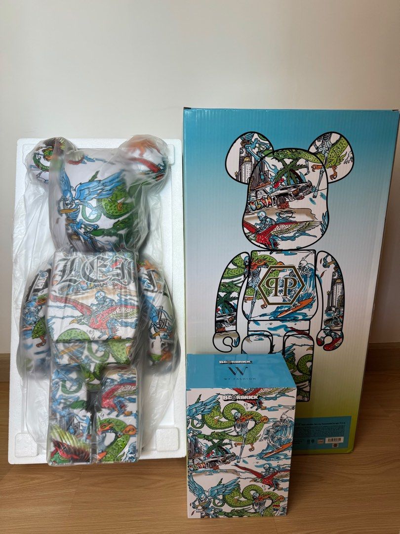 Bearbrick Philipp Plein 1000% 400% 100% 一套 （分類：設計師玩具及盲盒）位於 Hong Kong。 由 pokimameihi 提交（商品編號 1462473934，圖片 1）。簡介： 長期防潮櫃 保養極好 可以就地方交收 可少議。