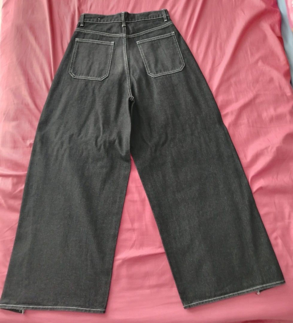 Bench Wideleg Pants (Category: Jeans) located in Quezon City. Submitted by gabbys_closet16 (Listing ID 1462479797, Image 2). Description: - Bench Dark wash denim jeans - Trendy wide leg cut - Flattering high-waisted style - Classic five-pocket design - Stylish white contrast stitching - Secure button and zip fly closure - Ideal for everyday casual wear - New, unused, sinukat lng - Original price 1100 - Rfs Big for my daughter .